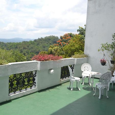 Banda Casa, Kandy Exteriör bild